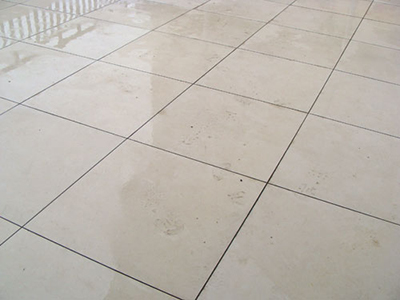 裝修百科解答 客廳地磚要不要留縫？