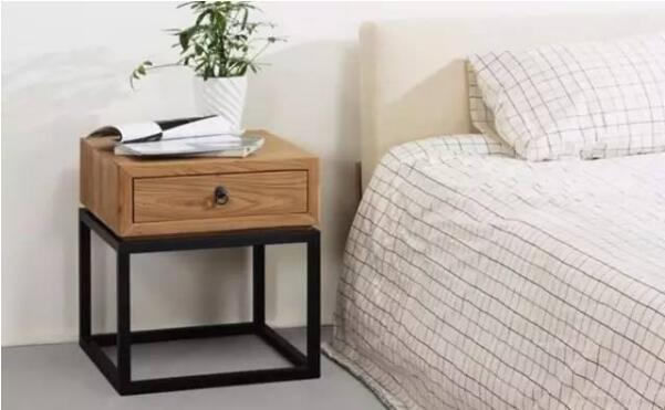 房子裝修完，買(mǎi)了床，床頭柜該如何選擇？